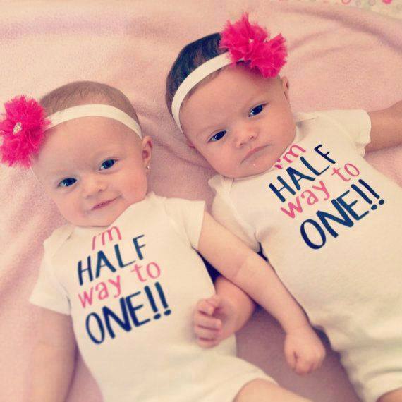 Trang phục đáng yêu cho các cặp song sinh Trang phục đáng yêu cho các cặp song sinh