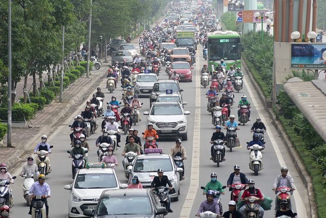 ha noi se cam xe may tren duong le van luong hoac nguyen trai