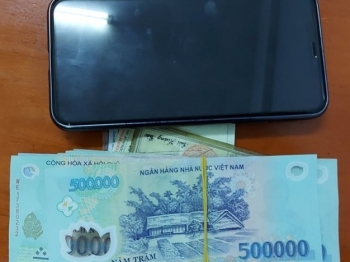 Bắt y sĩ quay clip nhạy cảm để tống tình, tiền cô gái cùng dãy trọ