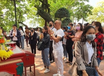 Hà Nội yêu cầu khẩn cấp tạm dừng các hoạt động thờ tự, cúng bái