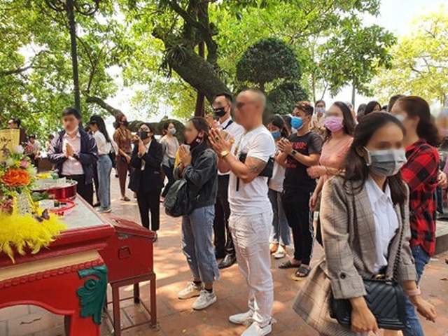 ha noi yeu cau khan cap tam dung cac hoat dong tho tu cung bai
