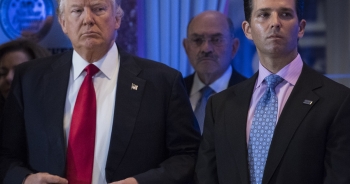 Ông Trump và con trai cả bị kiện