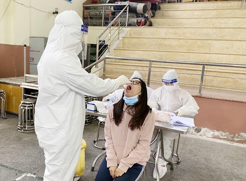 Hà Nội xét nghiệm sàng lọc đối tượng nguy cơ mắc Covid-19 tại cộng đồng