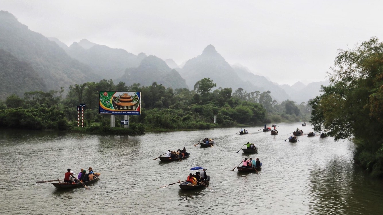 Tháng ba, vãn cảnh chùa Hương