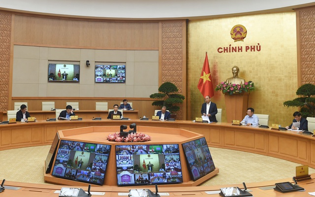 Thủ tướng: Xem xét áp dụng hộ chiếu vắc xin, mở lại đường bay quốc tế - 2