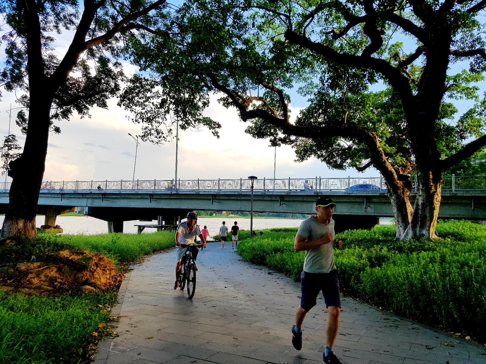 Chùm ảnh: Cung đường thơ mộng giữa lòng Cố đô Huế Chùm ảnh: Cung đường thơ mộng giữa lòng Cố đô Huế