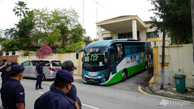 Các nhà ngoại giao Triều Tiên khăn gói rời Malaysia sau khi cắt quan hệ - 2