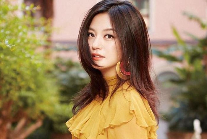 Thêm bằng chứng Triệu Vy hẹn hò thiếu gia kém tuổi