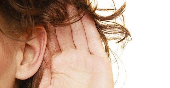 Tránh tiếp xúc với tiếng ồn nếu bị ù tai, nghe kém sau mắc COVID-19.