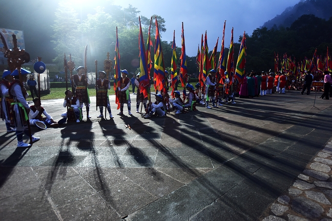 hang chuc nghin nguoi dang huong tuong cac nho vua hung