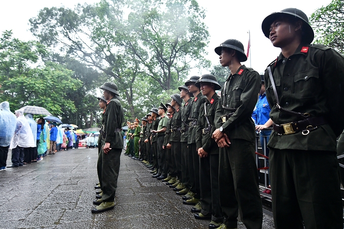 hang chuc nghin nguoi dang huong tuong cac nho vua hung
