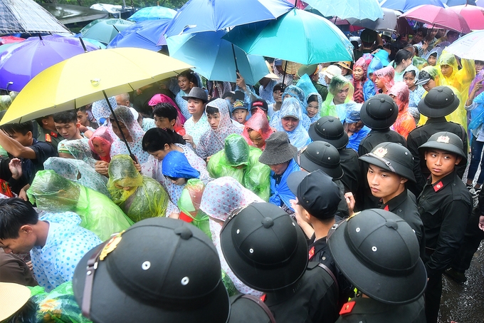 hang chuc nghin nguoi dang huong tuong cac nho vua hung