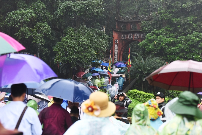 hang chuc nghin nguoi dang huong tuong cac nho vua hung