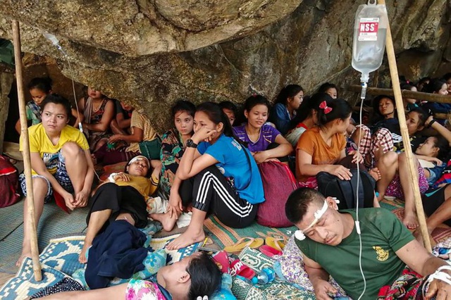 Thảm kịch người tị nạn chạy khỏi Myanmar: 8 bao gạo cho hơn 2.000 người - 2