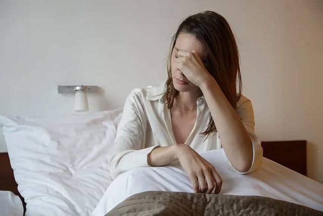 Ngủ ít hơn 6 giờ một đêm có nguy cơ mắc chứng sa sút trí tuệ cao - 2