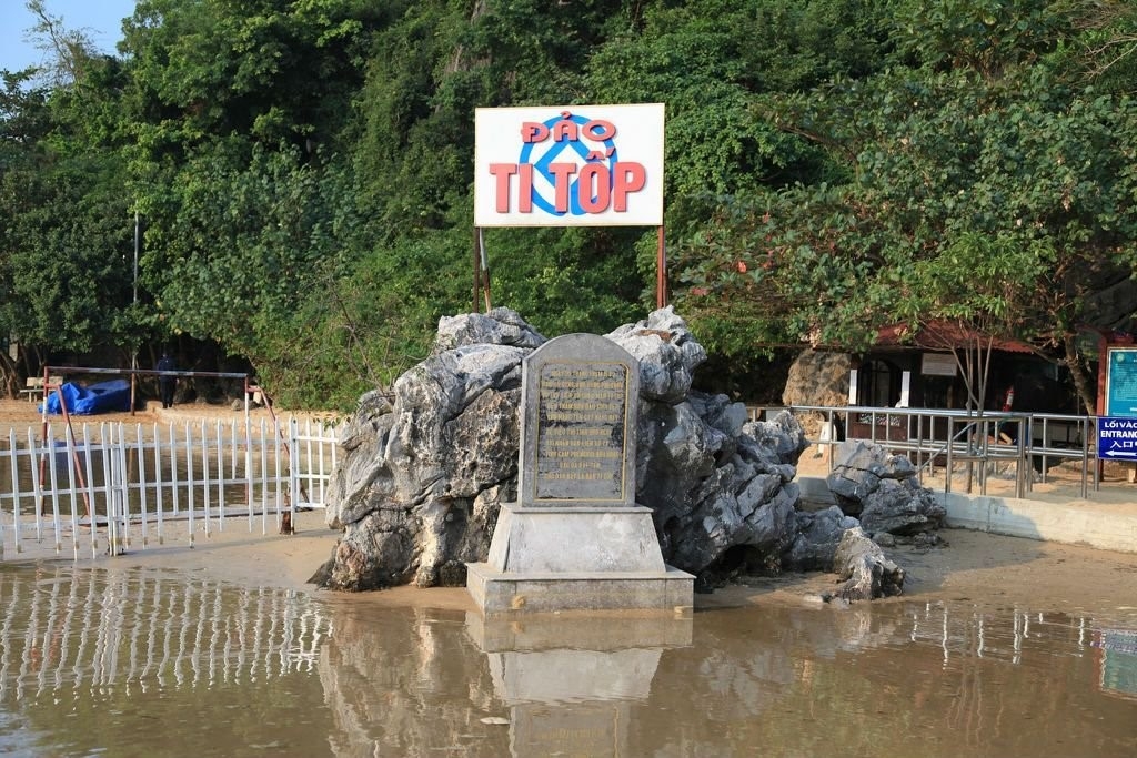 Thưởng ngoạn vẻ đẹp và không gian yên bình trên đảo Ti Tốp