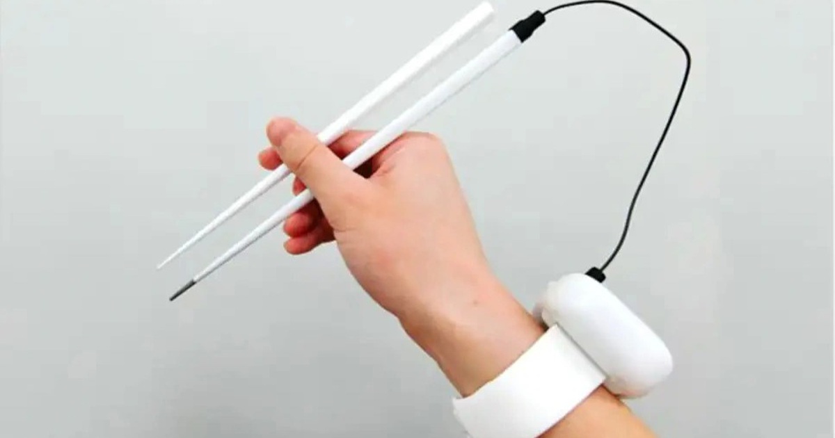 Nhật Bản phát minh ra đũa điện giúp chống ăn mặn