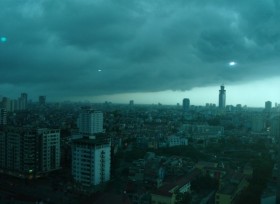 Cảnh báo gió lốc, mưa đá ở Hà Nội chiều nay