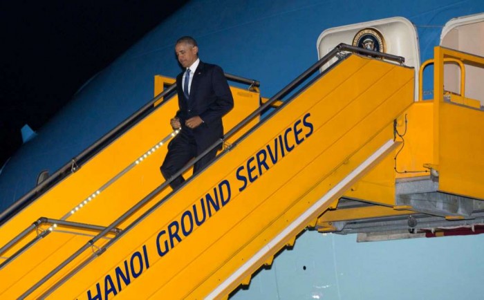 nhung hinh anh dau tien cua tong thong obama tai ha noi