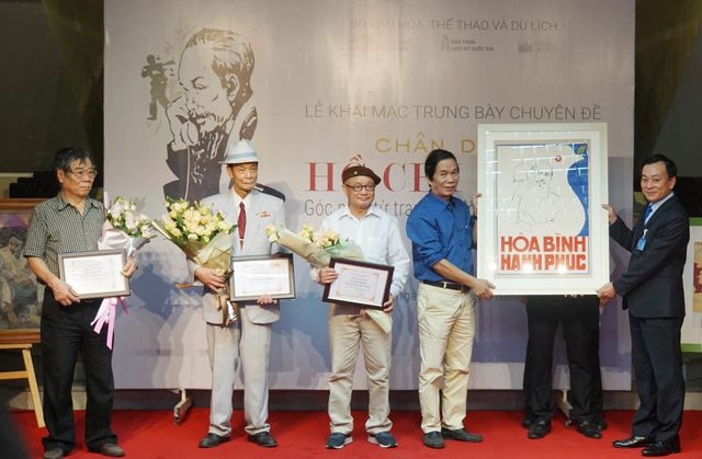 hoa si ve bac ho voi thieu nhi buc tranh la ki vat rieng vo gia cua doi toi