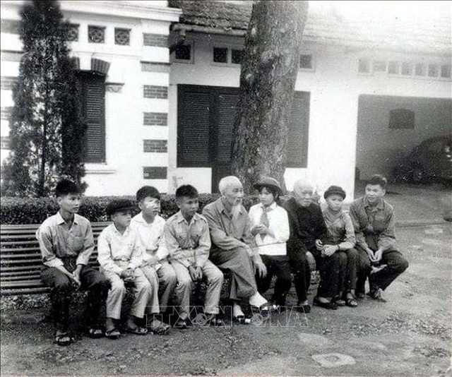 cau be dung sy diet my suot doi hoc va lam theo loi bac day