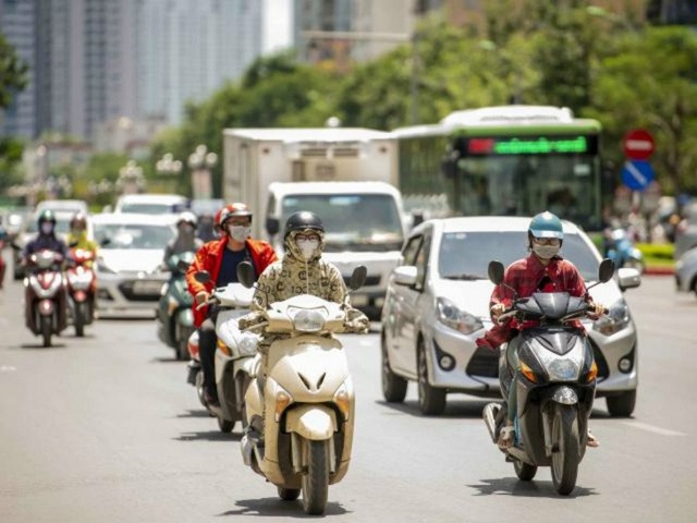 Bắc Bộ nhiều nơi tiếp tục nắng gắt, chiều tối và đêm mưa dông