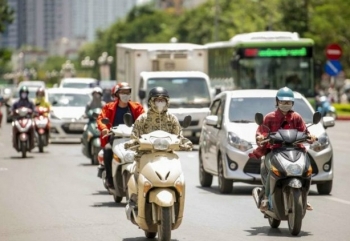 Bắc Bộ nhiều nơi tiếp tục nắng gắt, chiều tối và đêm mưa dông