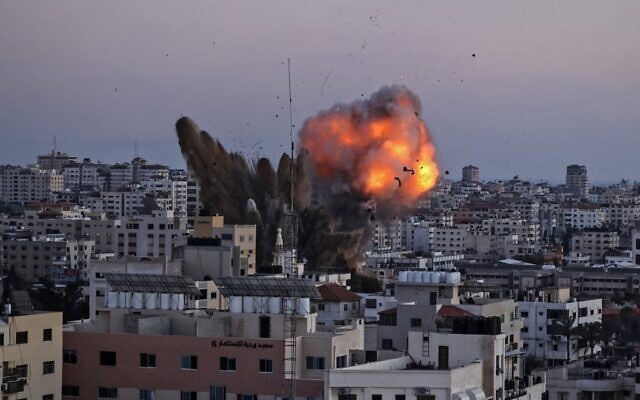 Hamas trút mưa tên lửa, Thủ tướng Israel dọa giáng đòn khốc liệt - 1