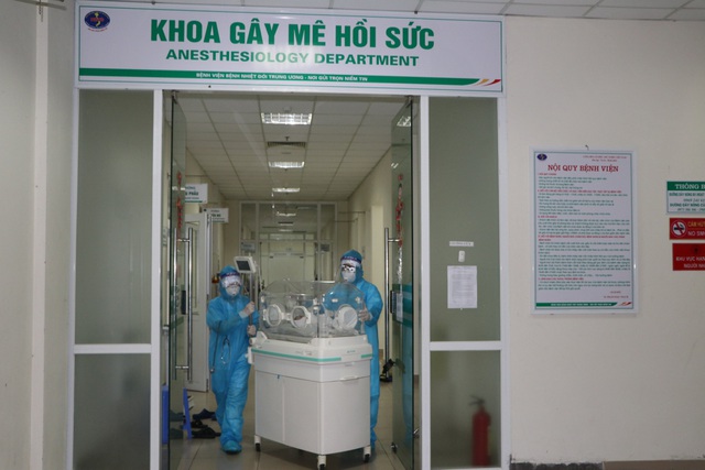 Bữa ăn đầu đời đặc biệt của bé sơ sinh có mẹ hôn mê vì Covid-19 - 3 Bữa ăn đầu đời đặc biệt của bé sơ sinh có mẹ hôn mê vì Covid-19 - 3