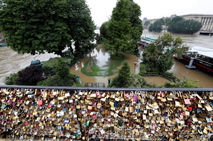 can canh ngap lut tai kinh do hoa le paris