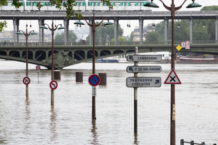 can canh ngap lut tai kinh do hoa le paris