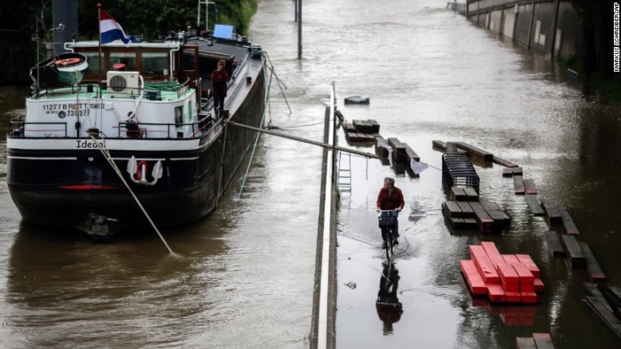 can canh ngap lut tai kinh do hoa le paris