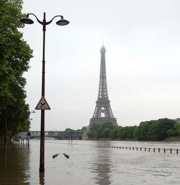 can canh ngap lut tai kinh do hoa le paris