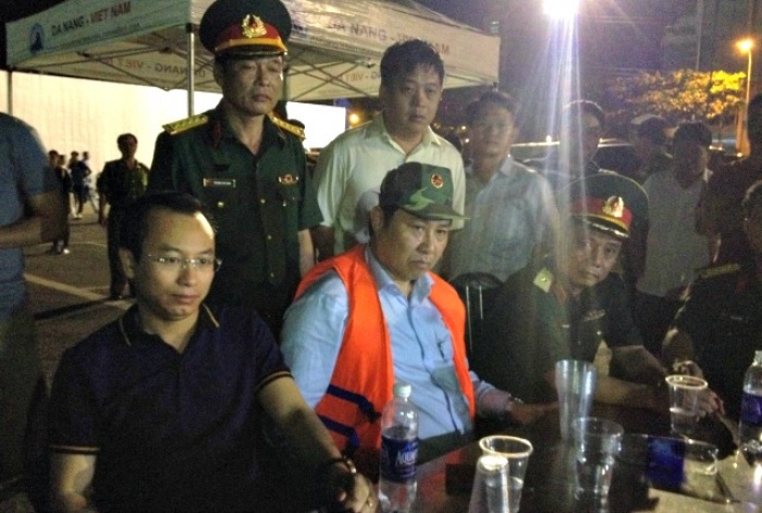 lat tau du lich tren song han