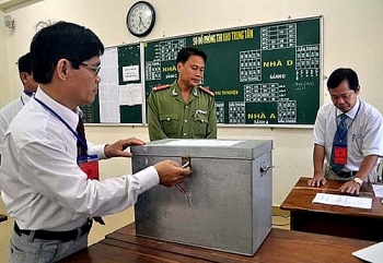 14 ngày không thấy mặt trời của cán bộ in sao đề thi THPT