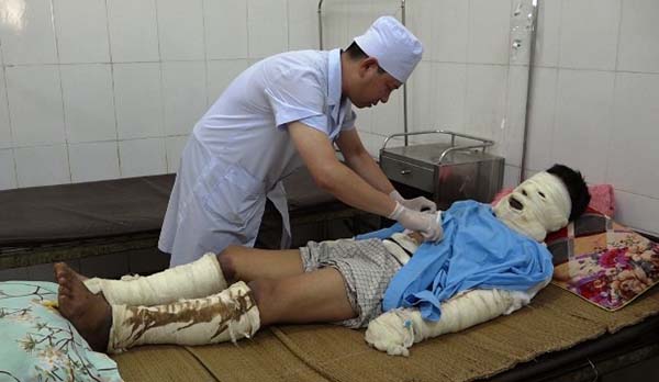 binh gas phat no trong dam tang khien 5 nguoi bi bong