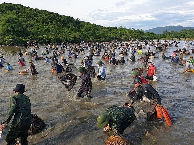 hang ngan nguoi dan doi nang loi bun tim van may