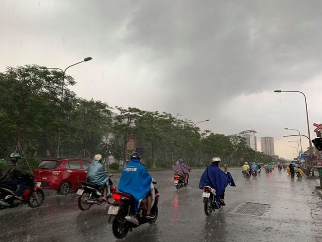 Thời tiết hôm nay 12/6/2021: Cảnh báo mưa lớn do ảnh hưởng của áp thấp nhiệt đới
