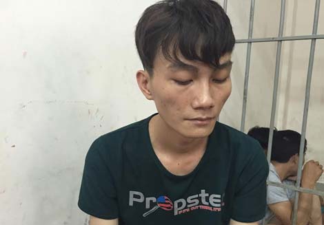 Dùng thẻ Công an giả bắt giữ người trái pháp luật