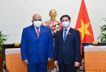 Bộ trưởng Ngoại giao Bùi Thanh Sơn tiếp Đại sứ Cuba chào xã giao