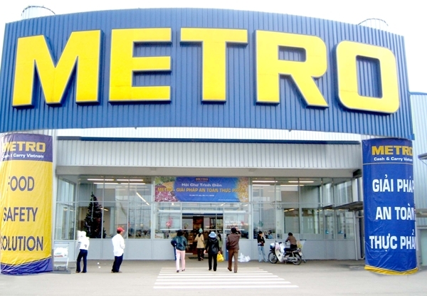 Ai chống lưng cho Metro?