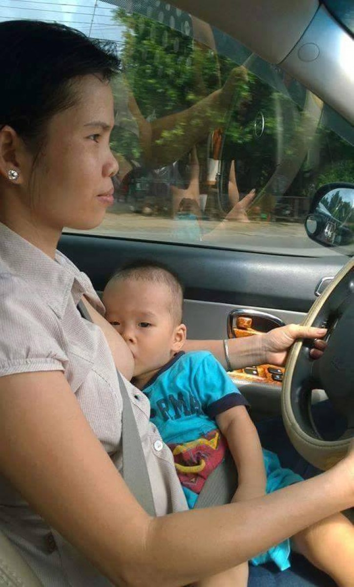 Muôn kiểu cho con... bú