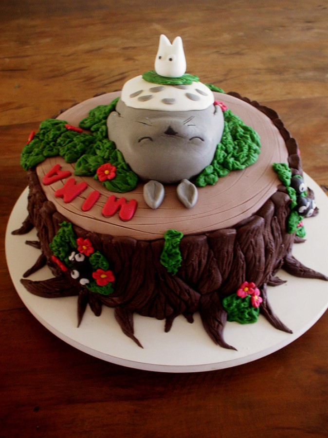 tao-hinh-totoro-de-thuong-tren-banh-ngot-17