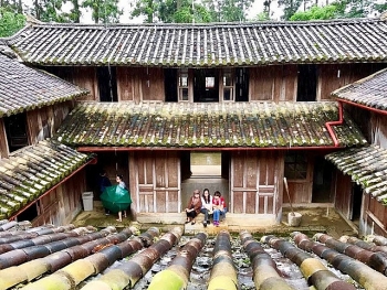 Tòa dinh thự của Vua Mèo trên ngọn đồi con rùa được xây như thế nào?