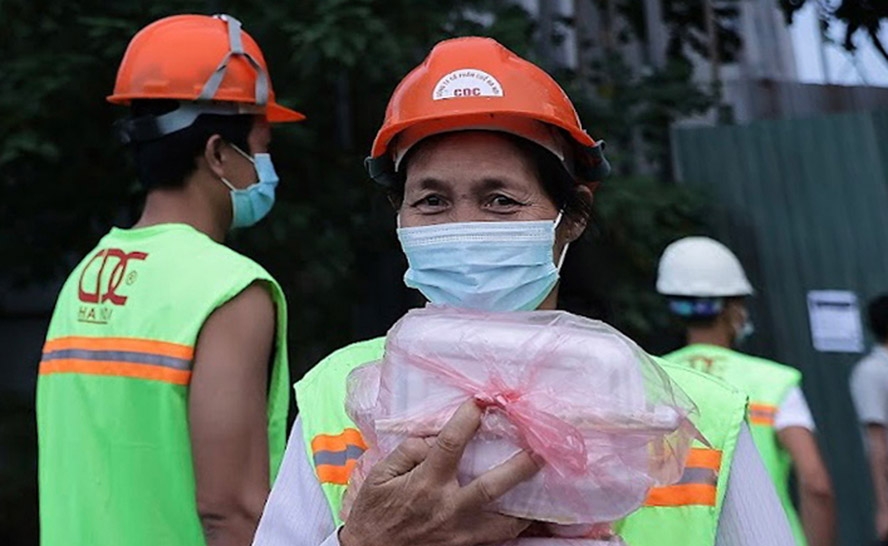 Hơn 50.000 suất ăn từ ''Tấm lòng doanh nghiệp trẻ Hà Nội''