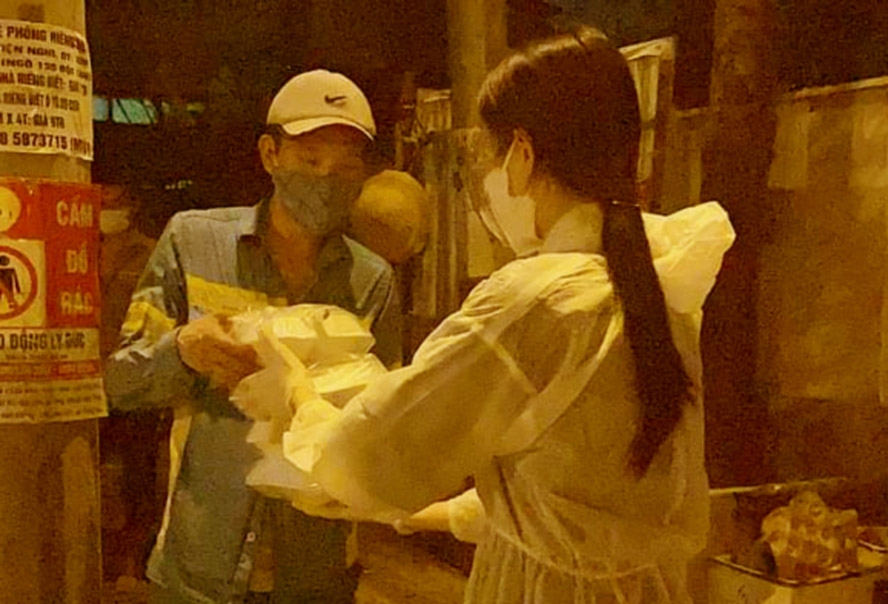 Hơn 50.000 suất ăn từ ''Tấm lòng doanh nghiệp trẻ Hà Nội''
