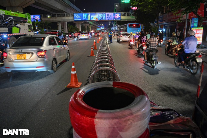 Người dân kỳ vọng dải phân cách cứng sẽ giải cứu đường Nguyễn Trãi - 1