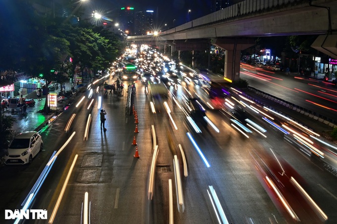 Người dân kỳ vọng dải phân cách cứng sẽ giải cứu đường Nguyễn Trãi - 4
