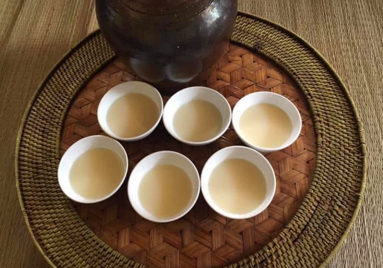 Rượu hoẵng - Nét văn hóa ẩm thực đặc sắc của người Dao tại Thanh Sơn