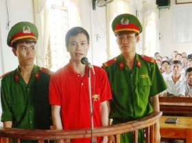 Cầm rựa chém em trai vì tội "hỗn láo"